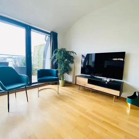 The Luxury Green Penthouse In Center With Terrace And Free Parking Appartement